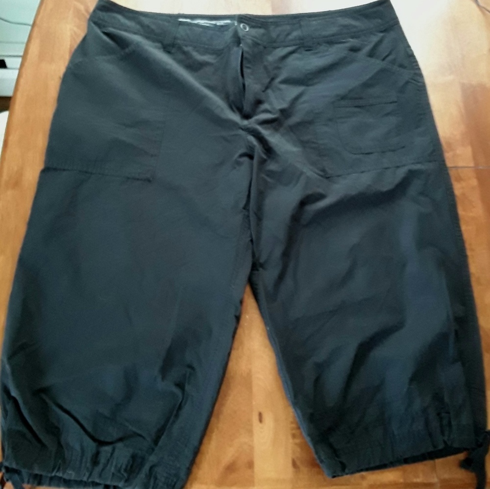 NWOT Womens capris